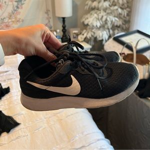 Black Nikes size 6